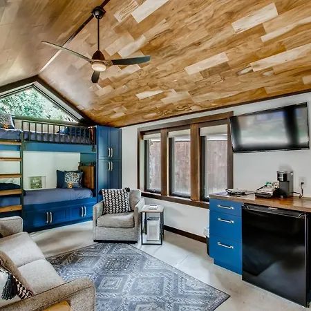 Countryrock: Modern, Small Family Cabin Near The Creek